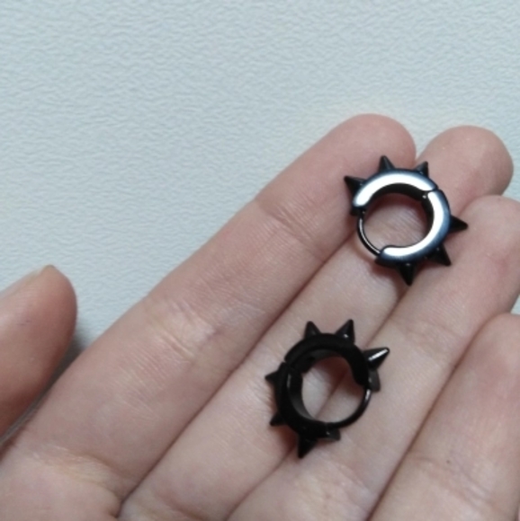 3 pairs Unisex Titanium Steel Punk Rivet Ear Studs - Picture 3 of 8